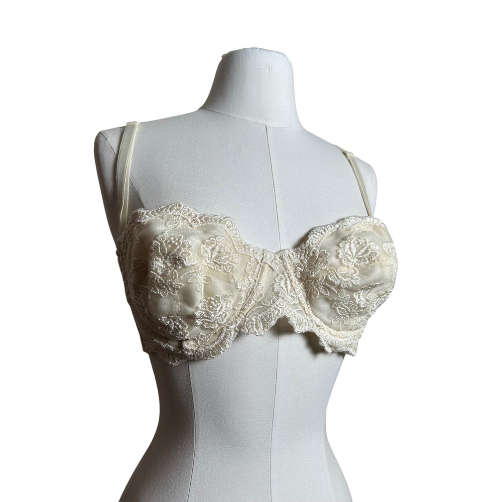 Victoria's Secret Vintage 90s Ivory Lace Floral Embroidered Underwire Bra 38B